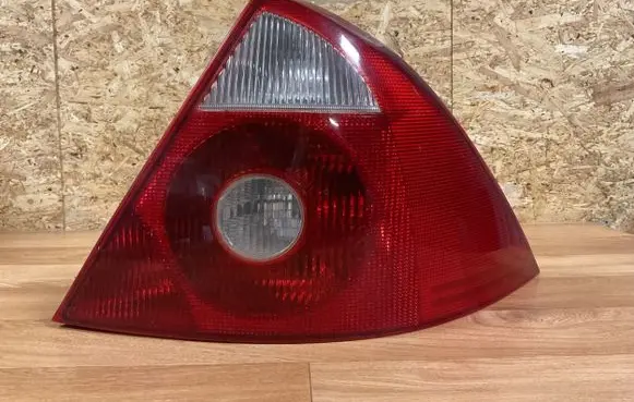 Ford Mondeo Mk III Rear/tail lights 1S7113404A 0374D 3S7113404A