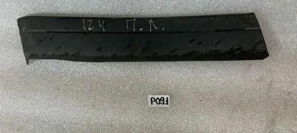 Mercedes-Benz E W124 Front door glass trim molding A1246900162