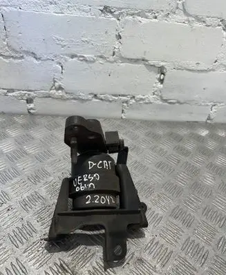 Toyota Corolla Verso E121 Engine mount bracket