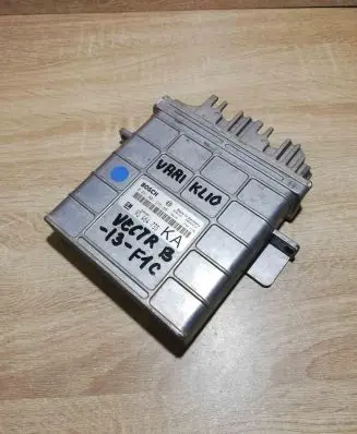 Opel Vectra B Engine control unit/module ECU 90464735 0281001335