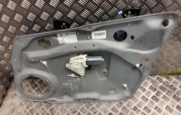 Mercedes-Benz A W169 Front door window regulator with motor 1697203079 A1697203079