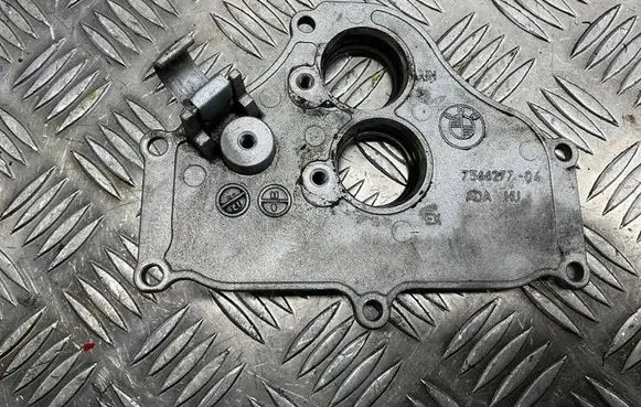 BMW 5 F10 F11 Other cylinder head part 7566277