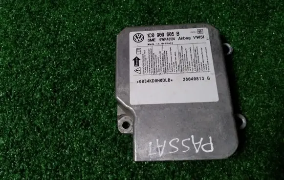 Volkswagen PASSAT B5.5 Airbag control unit/module 1C0909605B 5WK43124