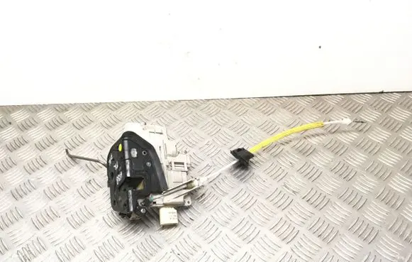 Audi A3 S3 8P Front door lock 4F2837015