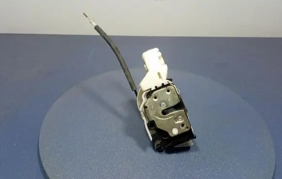 Alfa Romeo Brera Front door lock 50502156