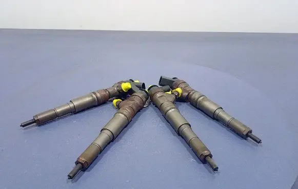 BMW 1 E81 E87 Fuel injector 7794435