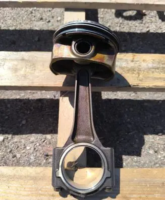Dodge RAM Piston with connecting rod PL04
