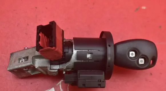Renault Clio III Ignition lock N0502060