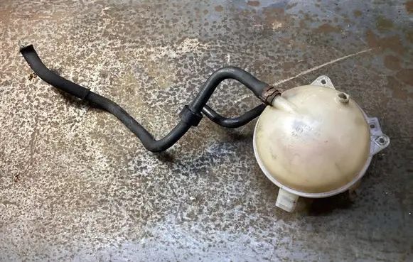 Volkswagen Jetta V Coolant expansion tank/reservoir 1K0121407A