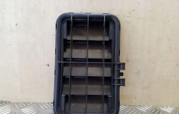 Audi A8 S8 D4 4H Quarter panel pressure vent 4E0819181C