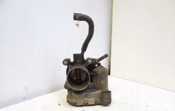 Volkswagen Polo III 6N 6N2 6NF Throttle body valve 030133062C