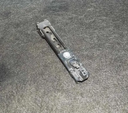 Volkswagen Touran I Seat belt height adjuster 1T0857819A