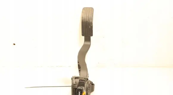 Accelerator throttle pedal