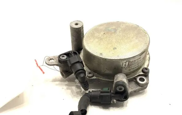 Ford Kuga II Vacuum pump 9673836180