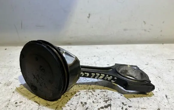 Dodge Challenger Piston with connecting rod 
