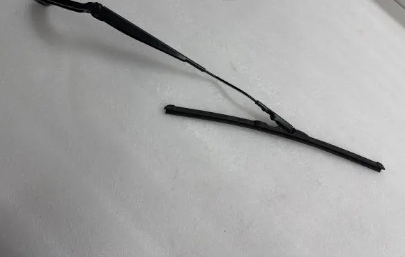 Ford Mustang VI Front wiper blade arm FR3B17B589
