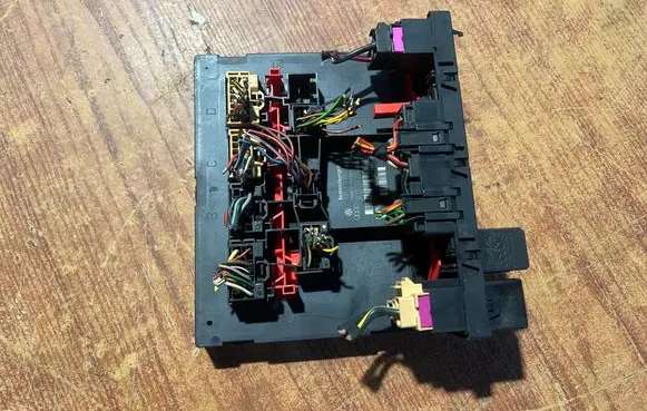 Skoda Octavia Mk2 (1Z) Comfort/convenience module H37S1002 3C0937049E 28022870