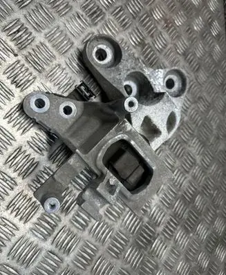 Engine mount bracket