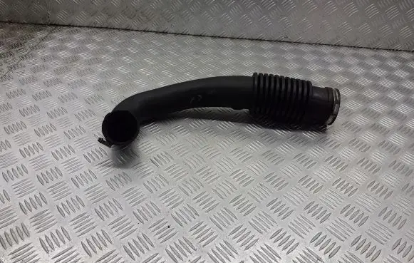 Ford Focus Air intake hose/pipe 4M519A673BB