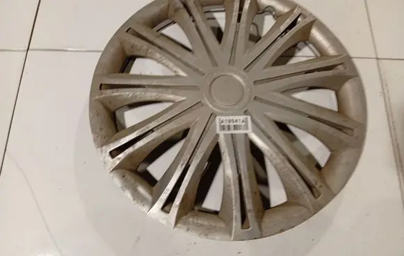 Nissan Almera Tino R15 wheel hub/cap/trim 