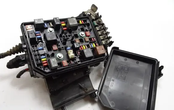 Opel Astra K Fuse box set 39069684 8639800000000U