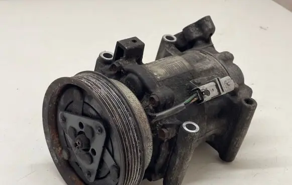 Renault Clio III Air conditioning (A/C) compressor (pump) 8200651251 SD6VDA