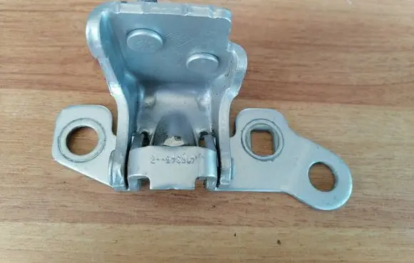 Renault Clio III Rear door upper hinge 8200416345 824004370R 416345
