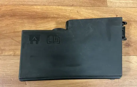 Volvo V50 Fuse box cover 30728348