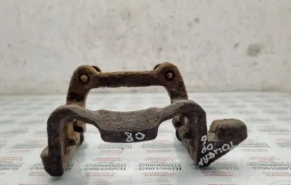 Volkswagen Touran I Brake caliper pad carrier rear 