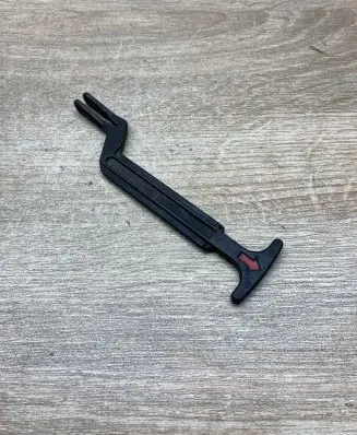 Volkswagen PASSAT B5 Engine bonnet (hood) release handle 3B0823593