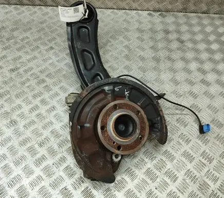Rear wheel hub