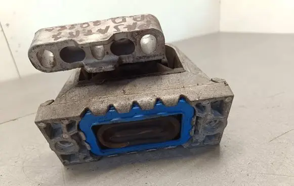 Engine mount bracket