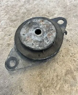 Engine mount bracket