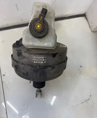 BMW 1 E81 E87 Brake booster 6751976 225219552
