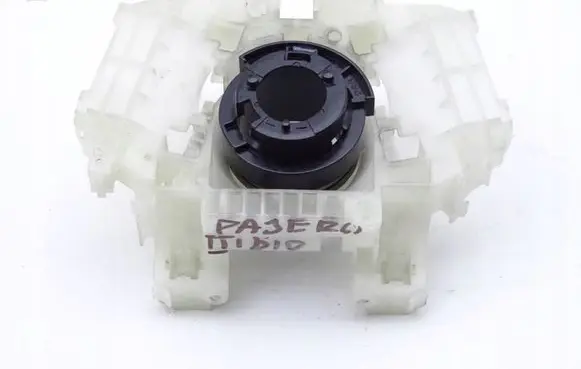Mitsubishi Pajero Radiator mount bracket 8600A059