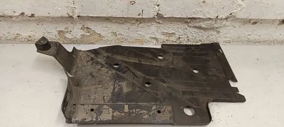 Center/middle under tray cover
