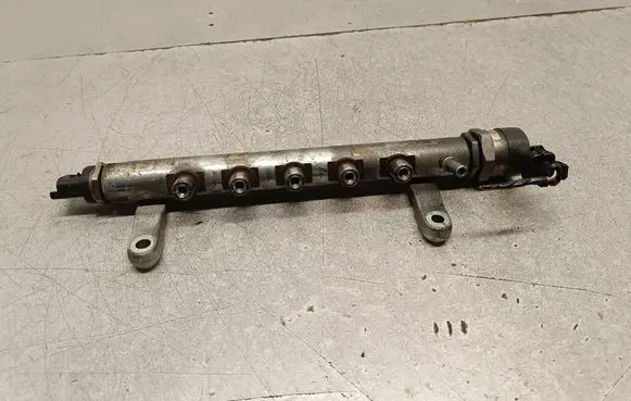 Jaguar XF X250 Fuel main line pipe 9671002980 10631449 0281006135