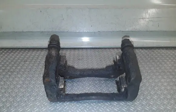 Renault Clio III Front Brake Caliper Pad/Carrier 