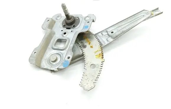 Rear door manual window regulator