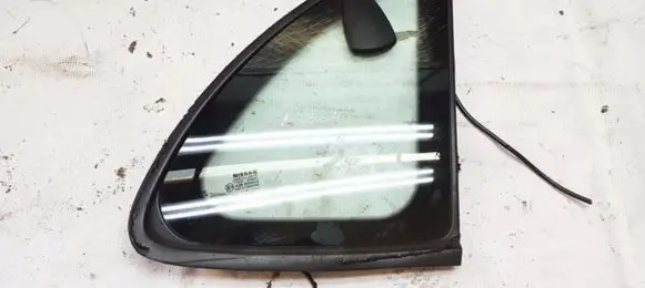 Nissan Almera Tino Rear side window