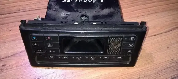 Renault Laguna I Climate control unit 9140010047 7700822861c