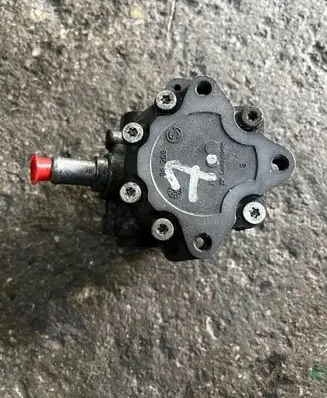 BMW 5 E60 E61 Power steering pump 7693974