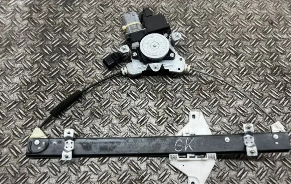 Rear window lifting mechanism without motor