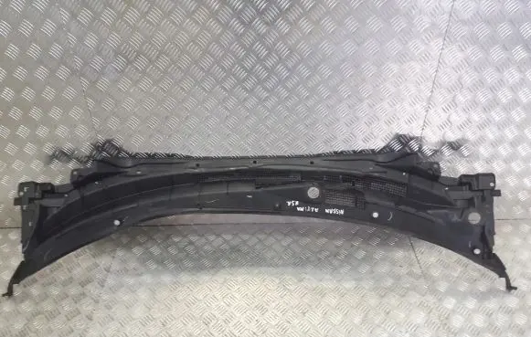 Nissan Altima Wiper trim