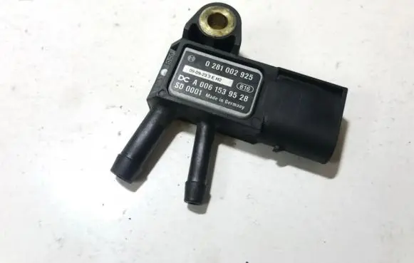 Mercedes-Benz C AMG W204 Air pressure sensor 0281002925 a0061539528