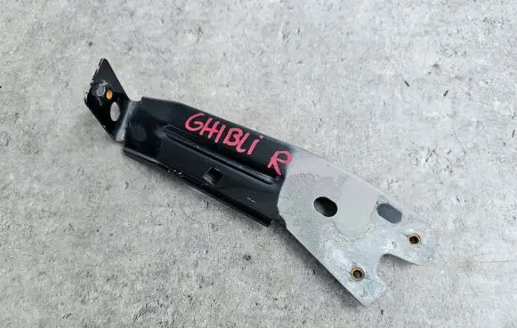 Maserati Ghibli Fender mounting bracket ppghibblkcrny
