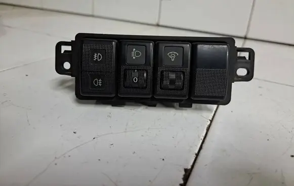 Mazda MPV II LW Fog light switch 