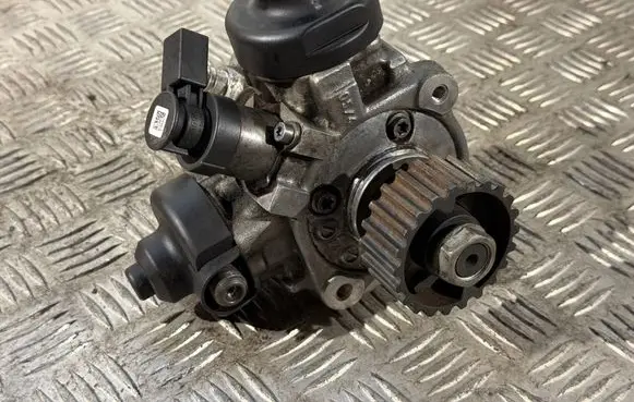 Audi A6 S6 C6 4F Fuel injection high pressure pump 0445010646 09110210 059130755BK