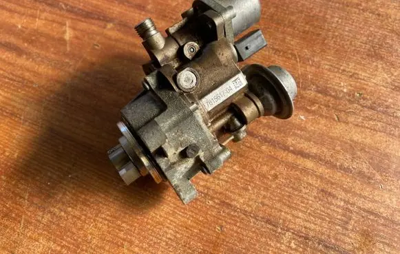 BMW 3 E90 E91 Fuel injection high pressure pump 761561704