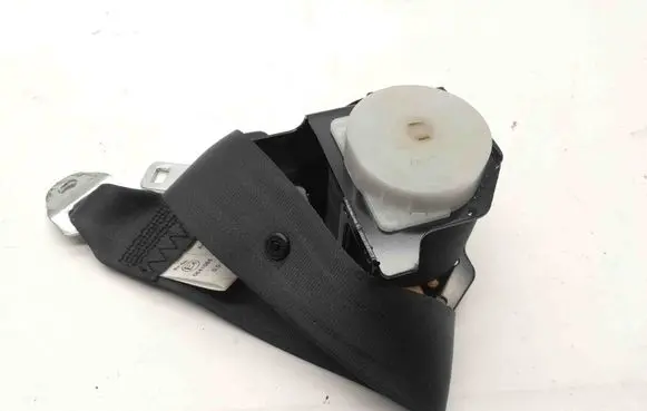 Rear seatbelt